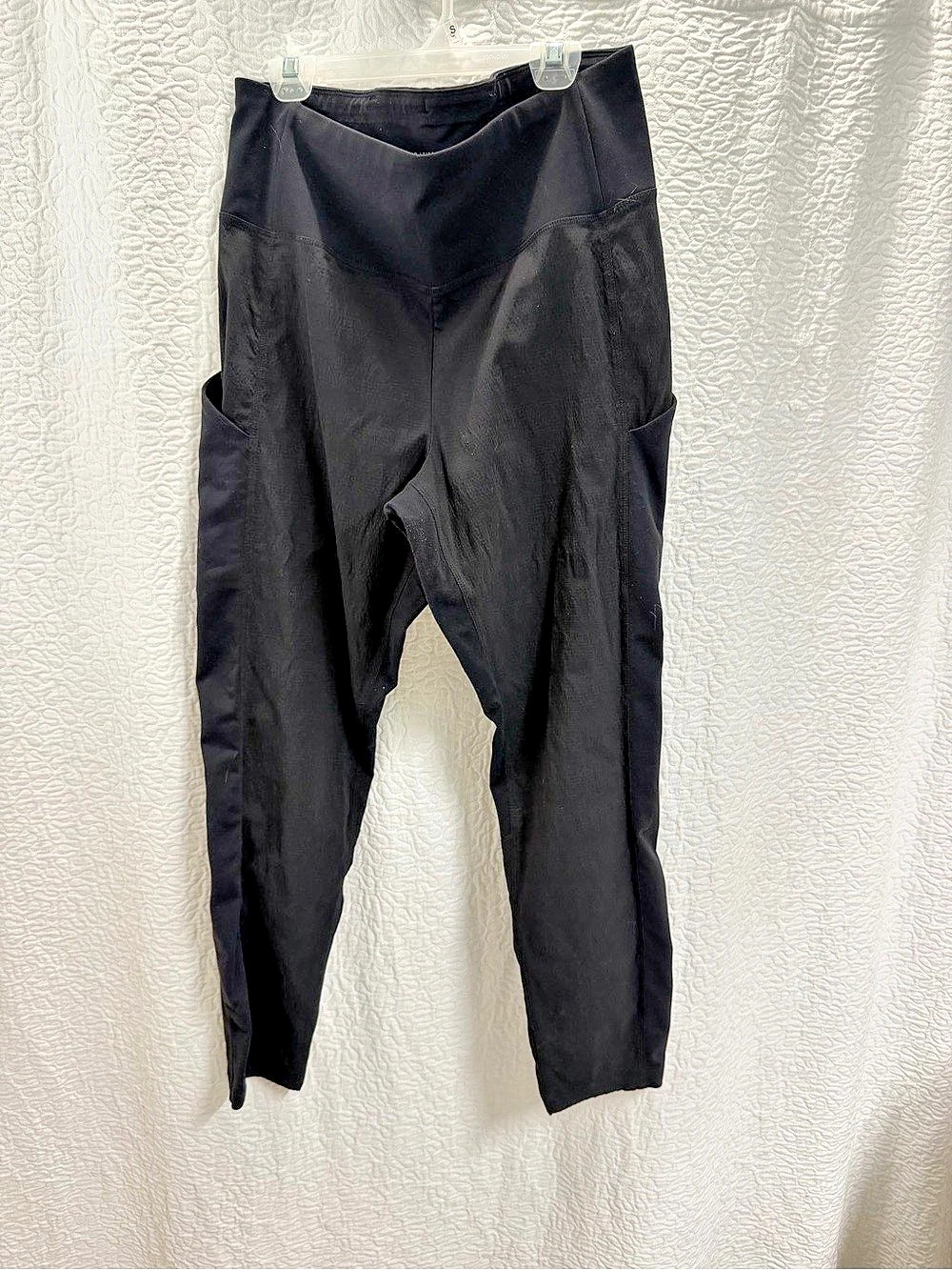 Athleta Trekkie Hybrid Crop Tight Black Leggings Size 10